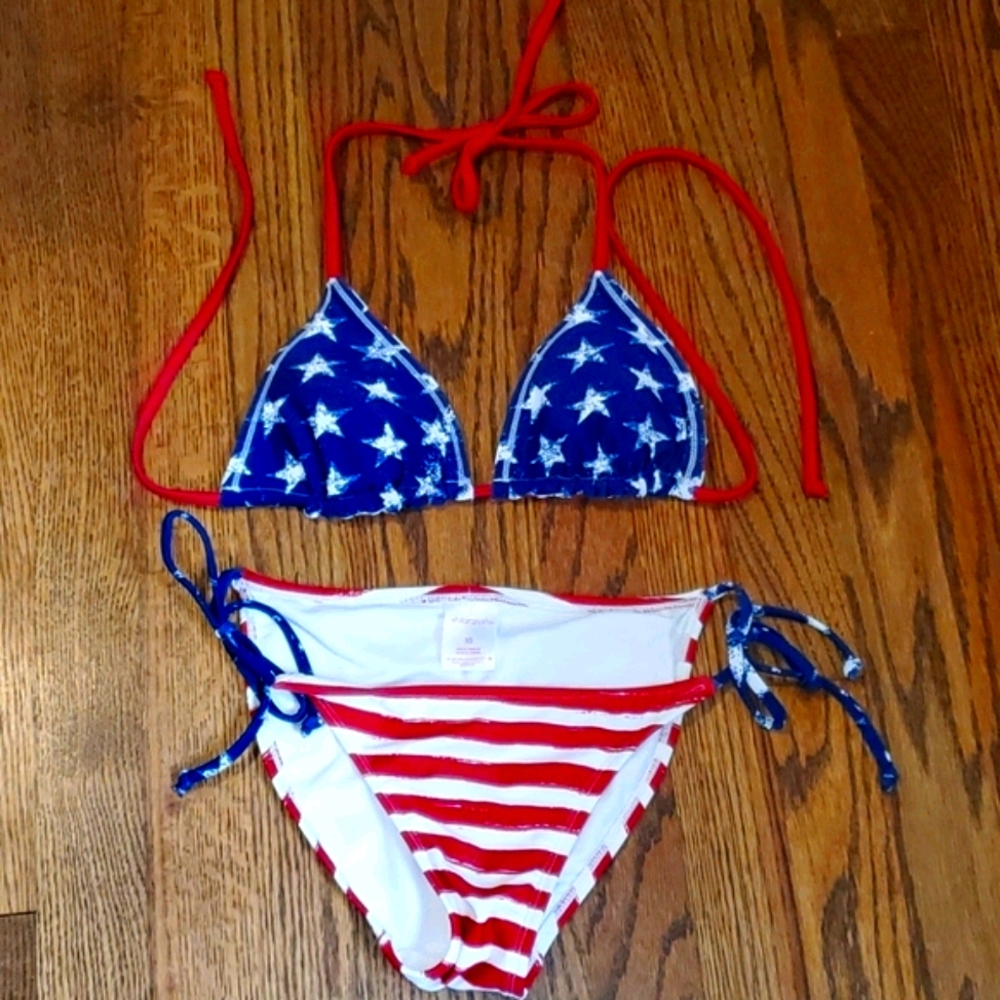 Bikini - Picture 7 of 10